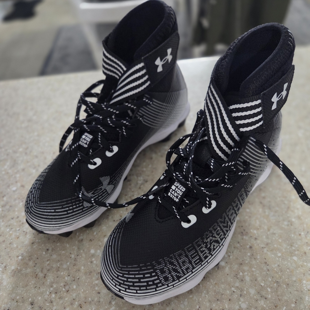 Under Armour Cleats, Size 4Y, Brand New
